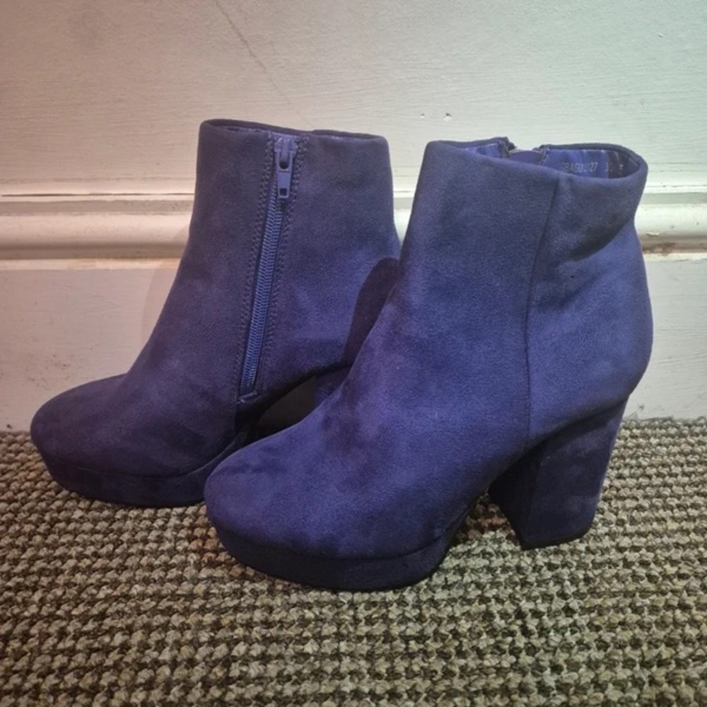 Elegant Purple Suede Heeled Boots